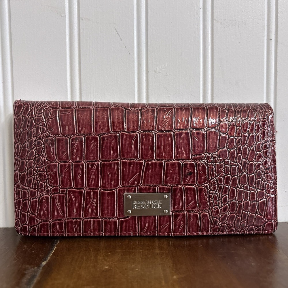 Kenneth Cole Reaction Deep Red Croc Embossed Wallet Snap Zip Pocket Card Slots